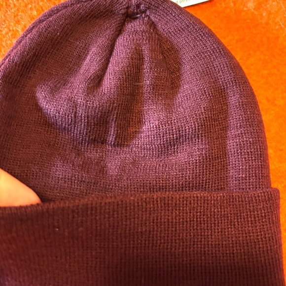 Unisex burgundy monochrome cuffed tuque hat beanie NWT - Picture 3 of 7